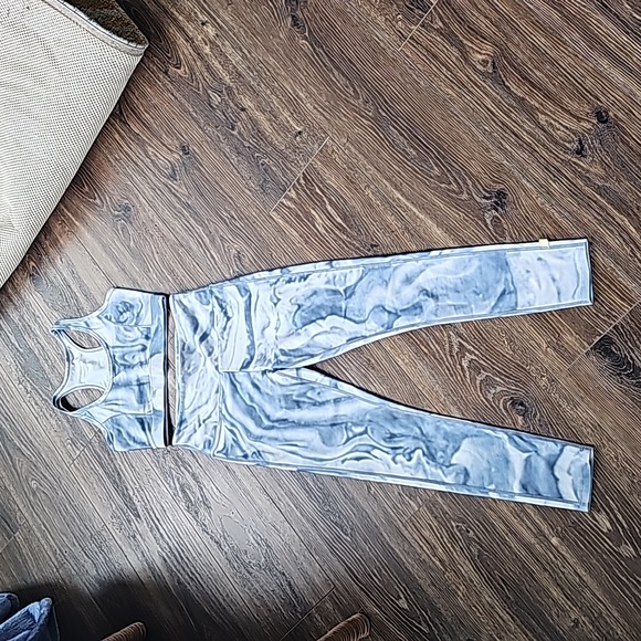 Summersalt Athletic Set - Midi Sports Bra and Do-It-All High Rise 7/8 Leggings - Picture 6 of 8